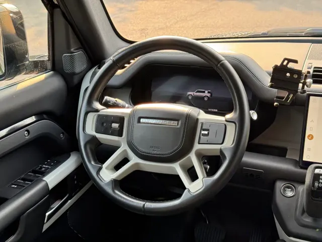 Land Rover Defender — Фото автомобиля 13