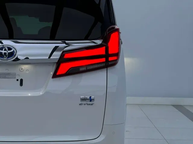 Toyota Alphard — Фото автомобиля 4