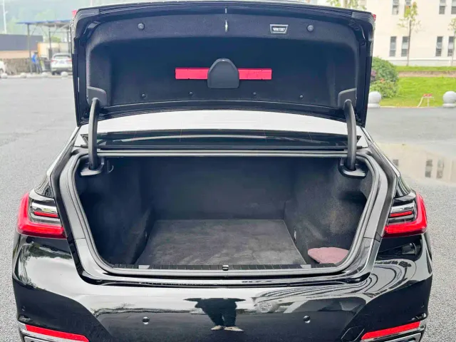 BMW 7 Series — Фото автомобиля 7