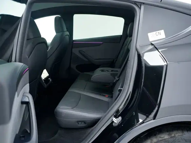 Tesla Model Y — Фото автомобиля 5