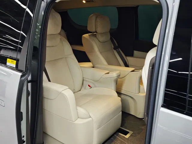 Li Auto MEGA — Фото автомобиля 12