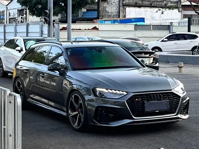Audi RS 4 — Фото автомобиля 3