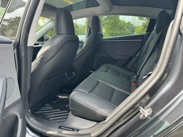 Tesla Model 3 — Фото автомобиля 5