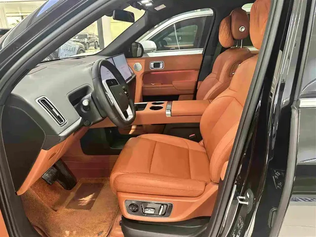 Li Auto L8 — Фото автомобиля 9