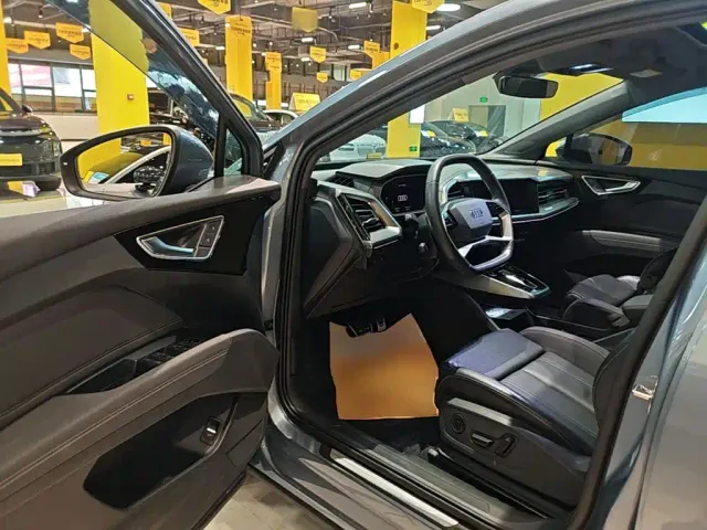 Audi Q4 e-tron — Фото автомобиля 15