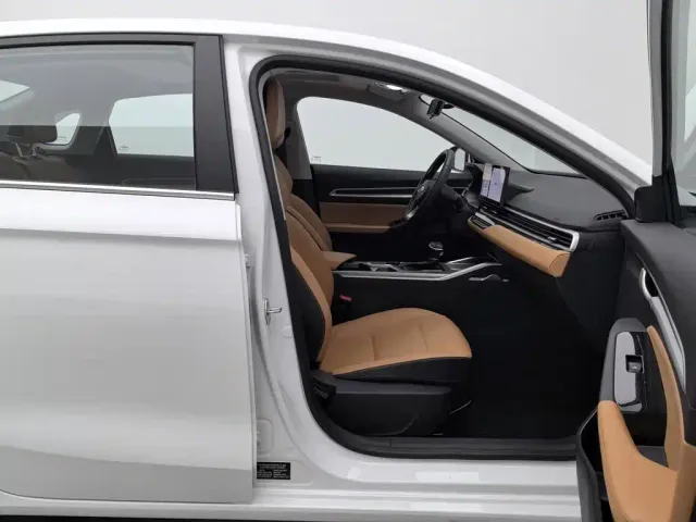 Geely Emgrand — Фото автомобиля 23