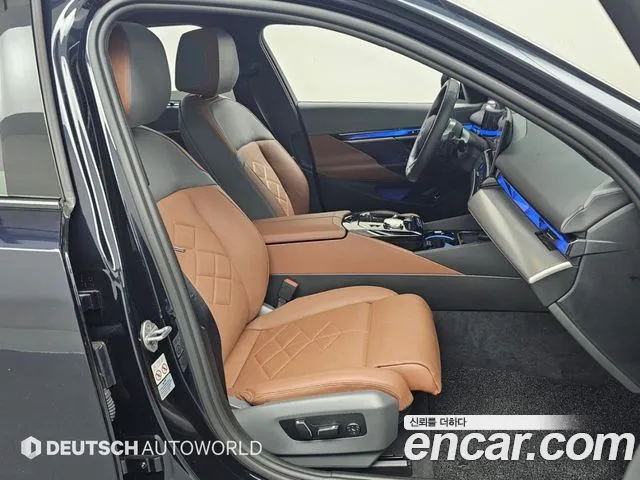 BMW 5 Series G60 — Фото автомобиля 10