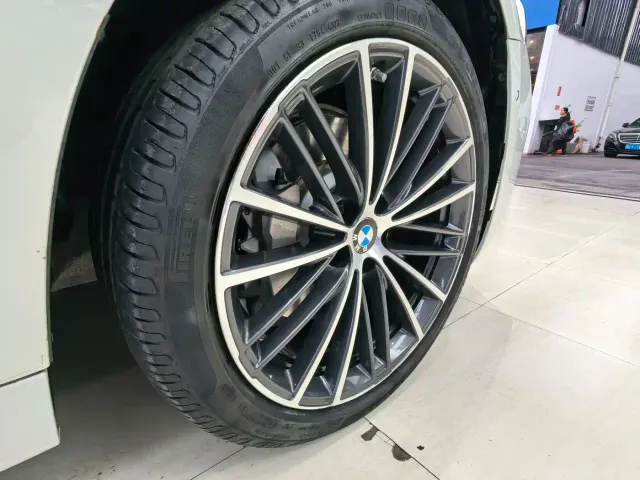 BMW 5 Series — Фото автомобиля 18