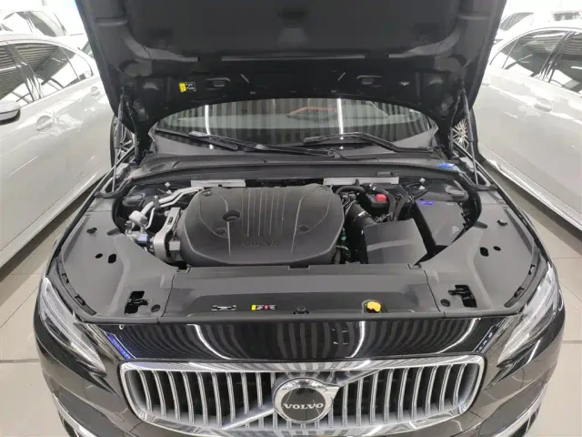 Volvo S90 — Фото автомобиля 9
