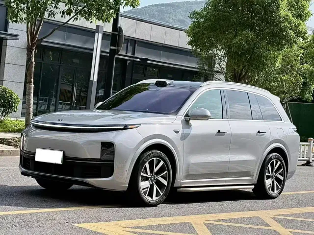 Li Auto L8 — Фото автомобиля 2
