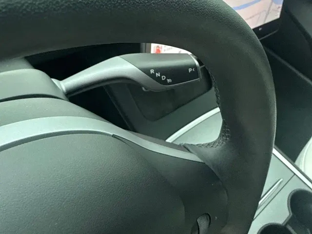 Tesla Model 3 — Фото автомобиля 14