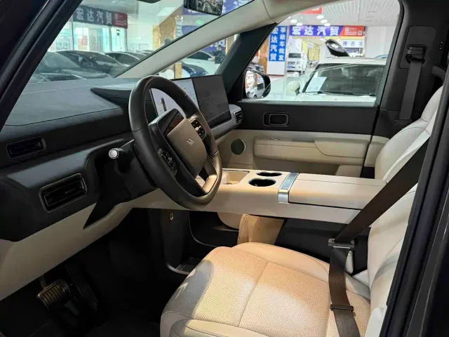 Li Auto MEGA — Фото автомобиля 3