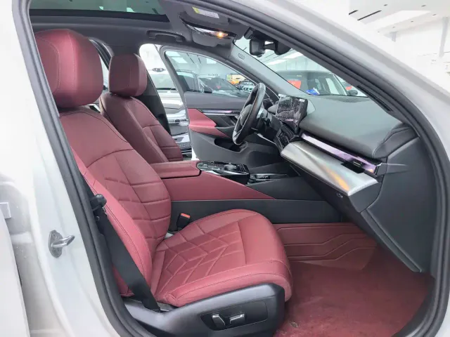 BMW 5 Series — Фото автомобиля 12