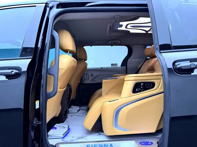 Toyota Sienna — Фото автомобиля 18