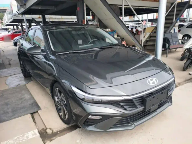 Hyundai Elantra — Фото автомобиля 3