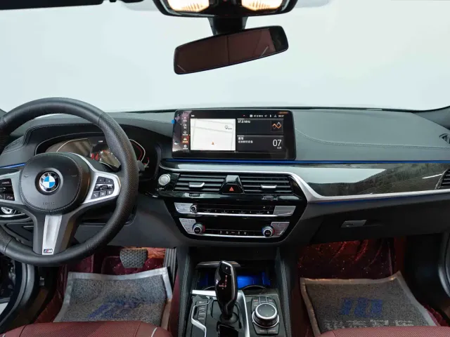 BMW 5 Series — Фото автомобиля 12