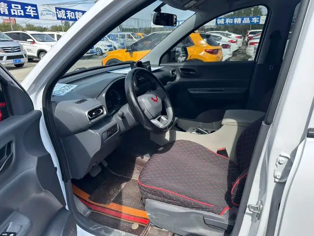 Wuling Hongguang — Фото автомобиля 4