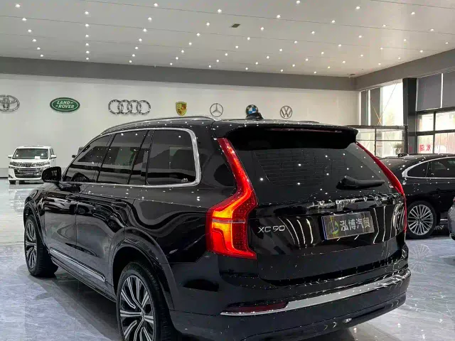 Volvo XC90 — Фото автомобиля 14