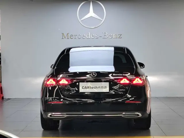 Mercedes-Benz E-Class — Фото автомобиля 5