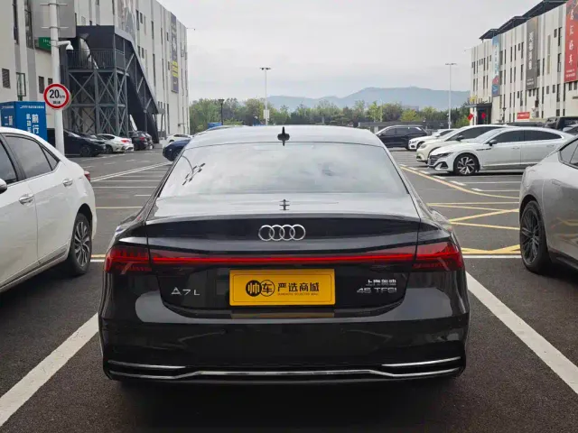 Audi A7L — Фото автомобиля 4