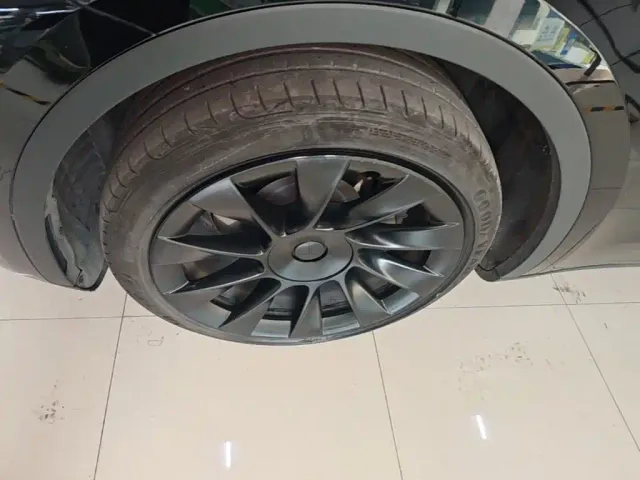 Tesla Model Y — Фото автомобиля 22