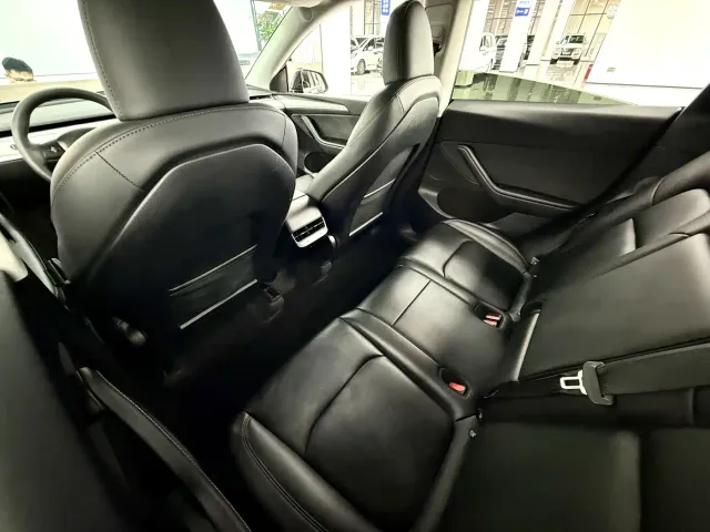 Tesla Model Y — Фото автомобиля 7