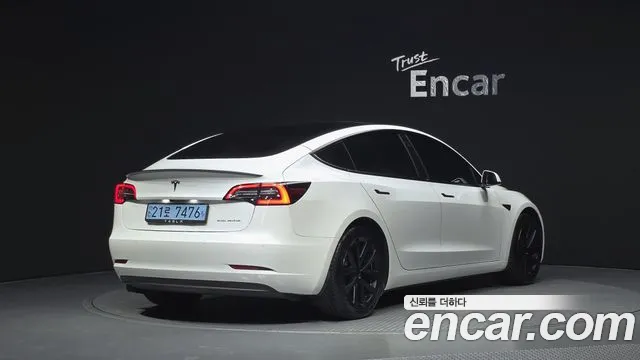 Tesla Model 3 — Фото автомобиля 2