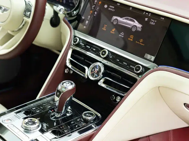 Bentley Flying Spur — Фото автомобиля 19