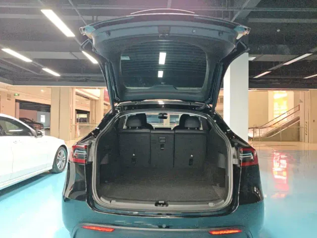 Tesla Model Y 2023 Rear-Wheel Drive Edition — Фото автомобиля 18