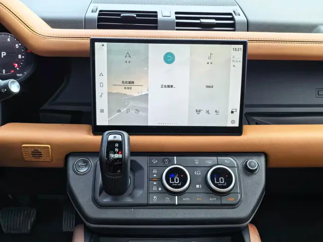 Land Rover Defender — Фото автомобиля 7