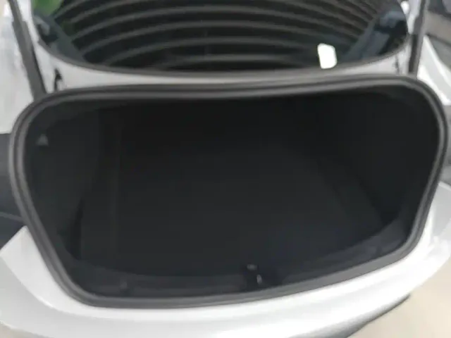 Tesla Model 3 — Фото автомобиля 18