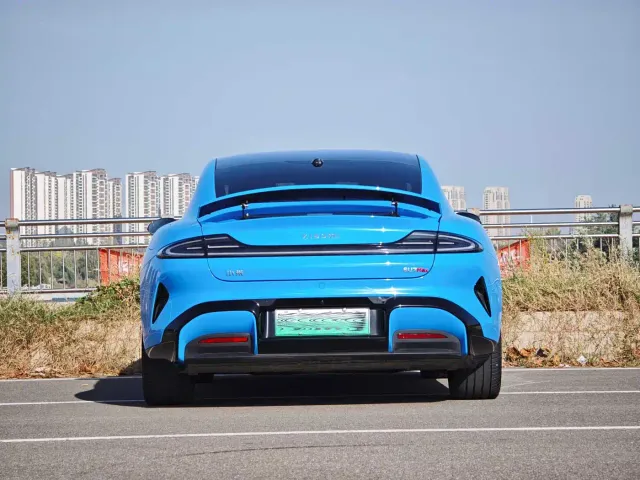 Xiaomi SU7 — Фото автомобиля 8