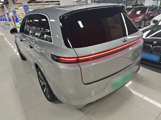 Li Auto L8 — Фото автомобиля 4