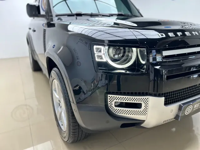 Land Rover Defender — Фото автомобиля 4