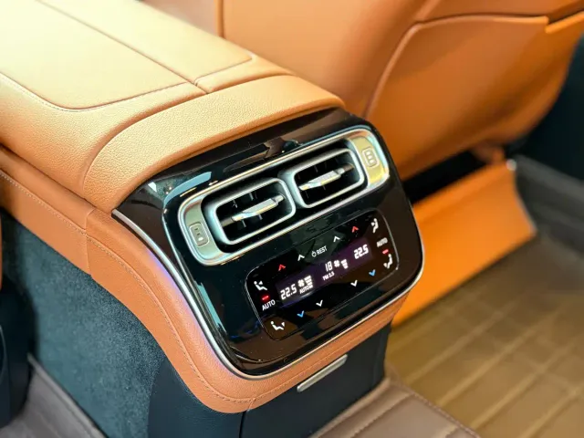 Mercedes-Benz S-Class — Фото автомобиля 12