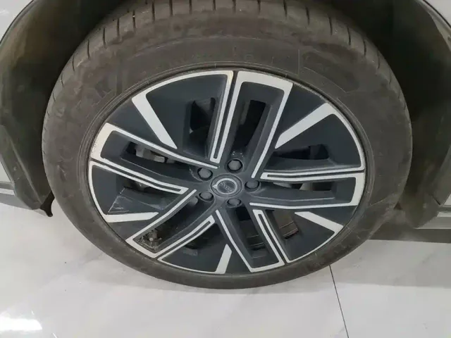 Volvo XC70 Plug-in Hybrid — Фото автомобиля 22