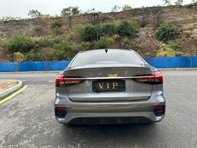 Roewe i5 — Фото автомобиля 18