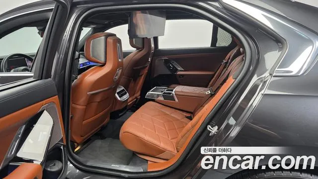 BMW 7 Series G70 — Фото автомобиля 16