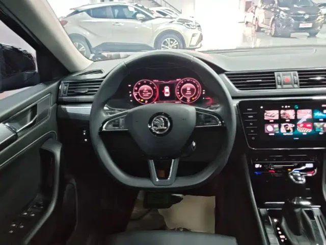 Skoda Superb — Фото автомобиля 10