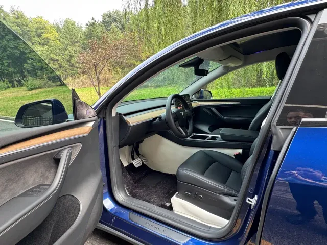 Tesla Model Y — Фото автомобиля 9