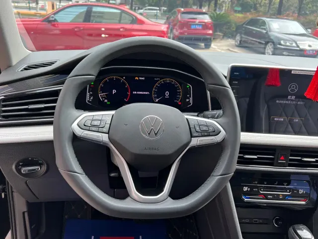 Volkswagen Tiguan L — Фото автомобиля 5