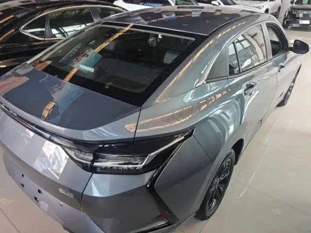 Dongfeng Yixuan — Фото автомобиля 6