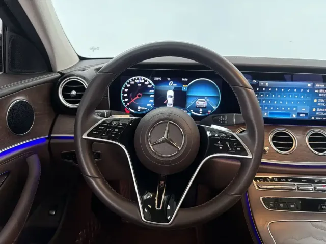 Mercedes-Benz E-Class — Фото автомобиля 15