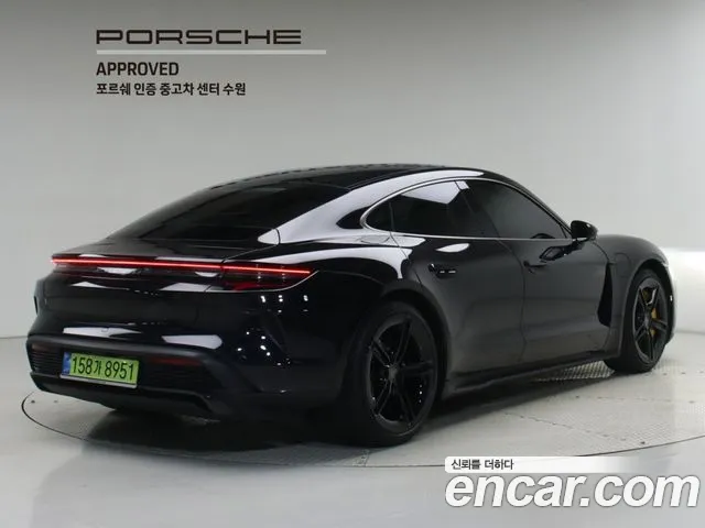 Porsche Taycan — Фото автомобиля 2