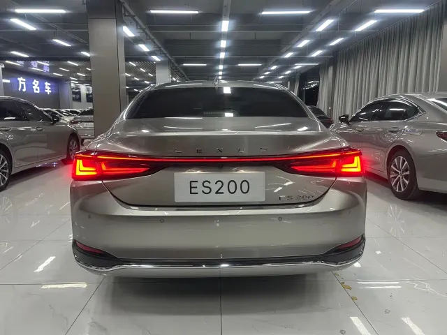 Lexus ES — Фото автомобиля 10