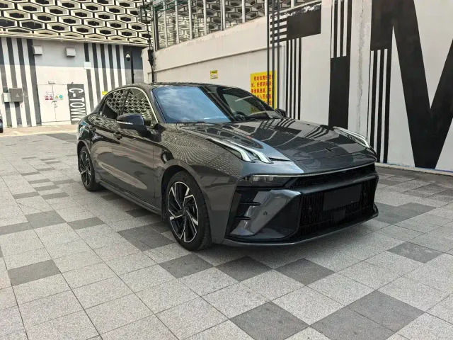 Lynk & Co 03 — Фото автомобиля 2