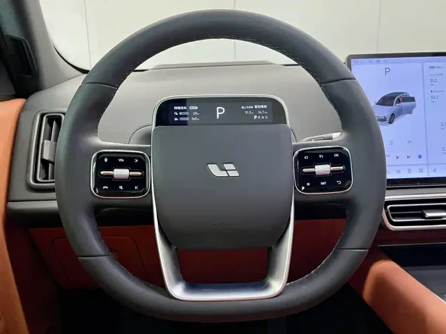 Li Auto L7 — Фото автомобиля 14