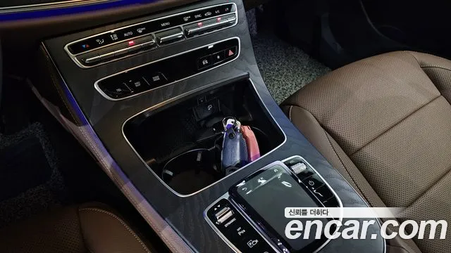 Mercedes-Benz E-Class — Фото автомобиля 23