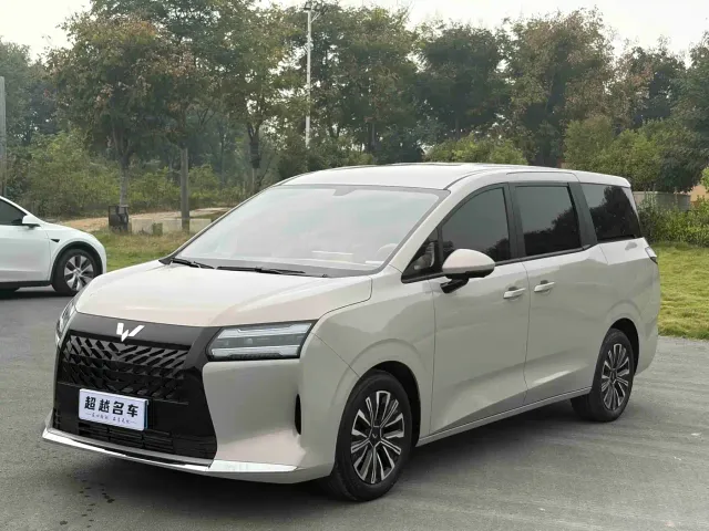 Фотография автомобиля — Wuling Starlight 730