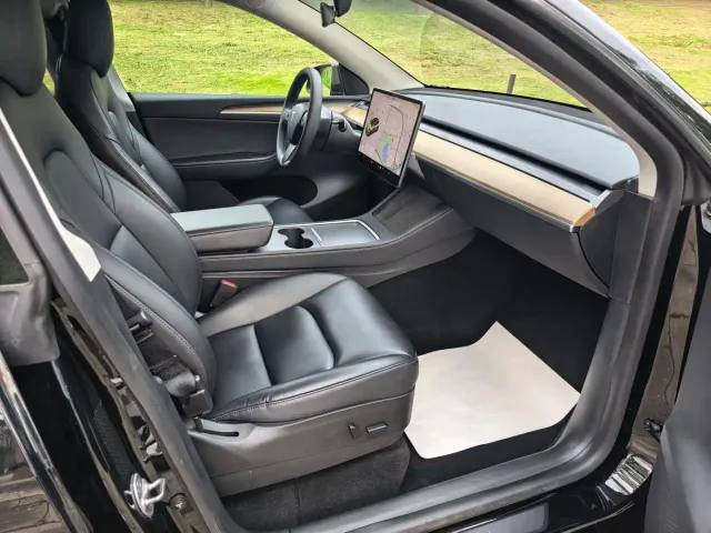 Tesla Model Y — Фото автомобиля 6